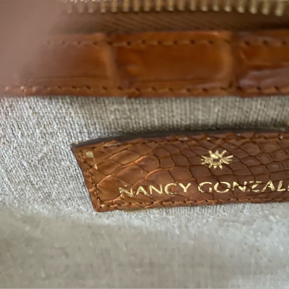 Gorgeous Parisian style wicker/alligator leather tote. Nancy Gonzales. - Picture 7 of 11